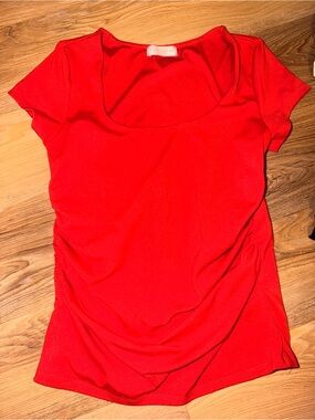 Scoop Neck Short Sleeve Tee in Vibrant Red